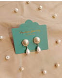Minimal Gold Pearl Drops